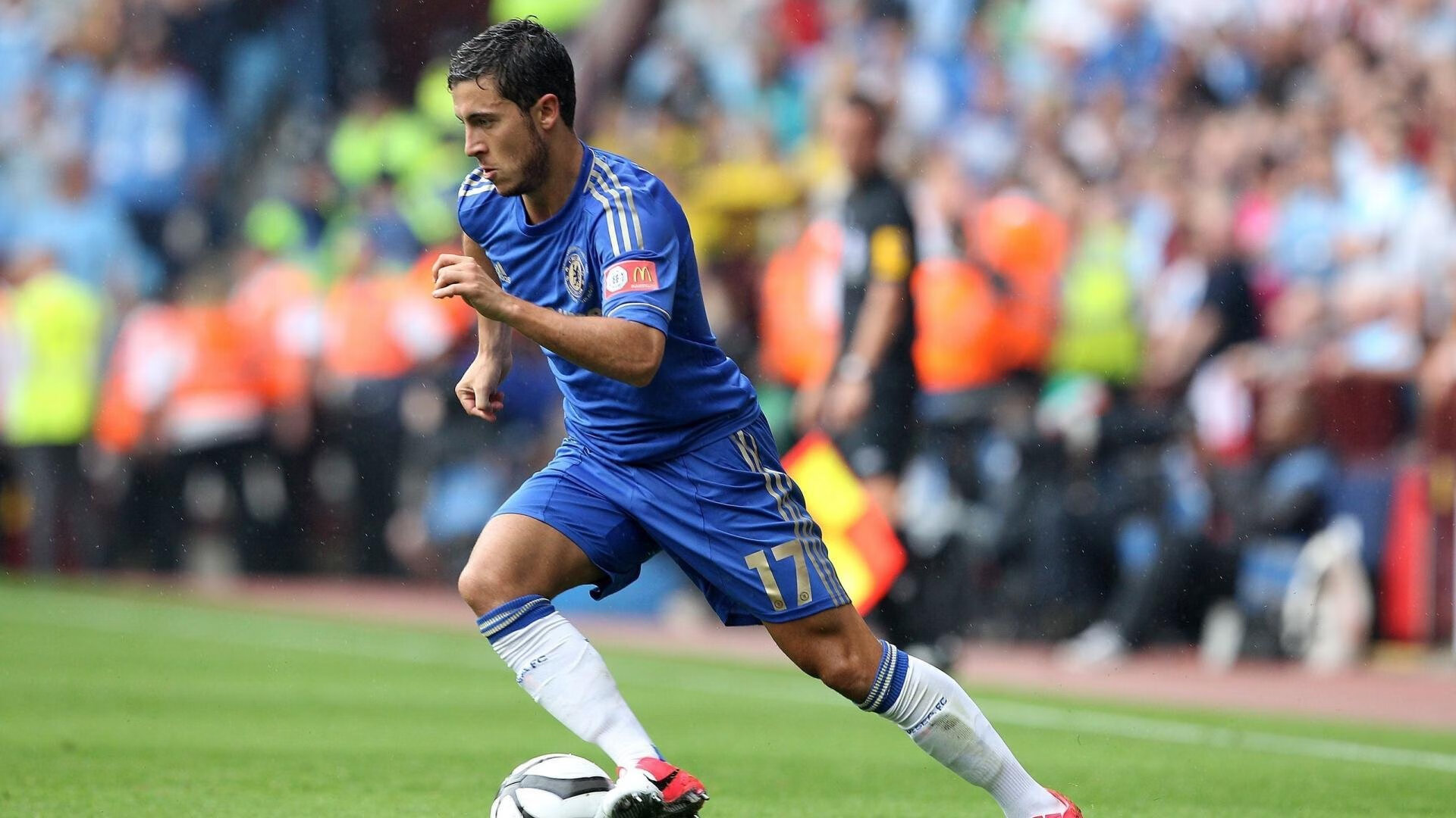 浓眉哥在勇士比赛中高光表现，挺进下一轮引发热议！